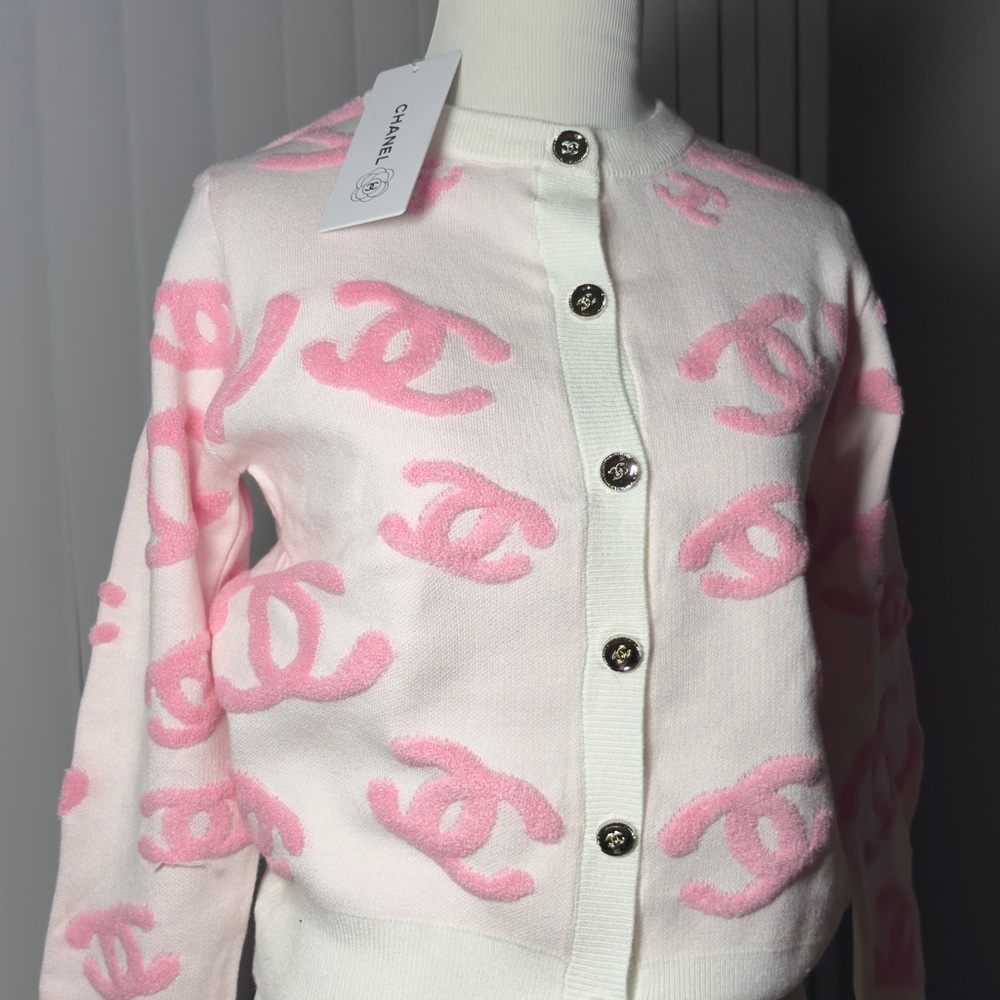 CHANEL Pink and Cream Knitwear